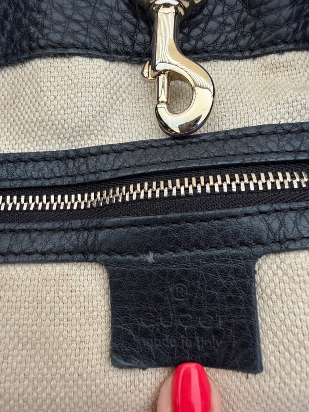 Gucci Black Leather Shoulder Bag - Picture 11 of 12